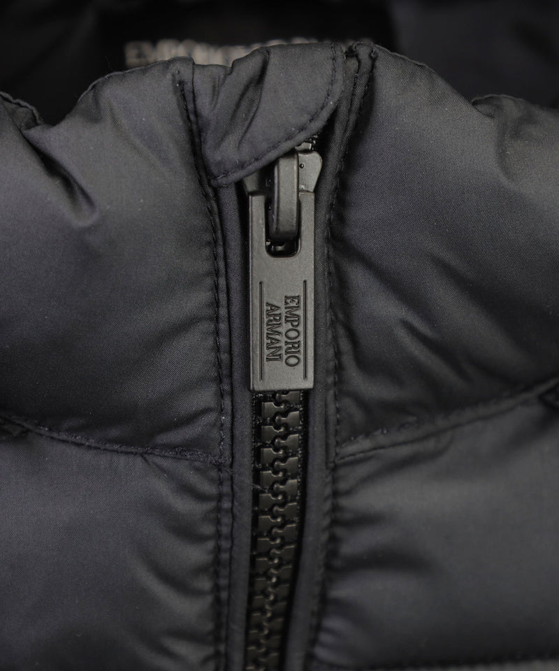 EMPORIO ARMANI ロゴパッチフード付きジャケット ５