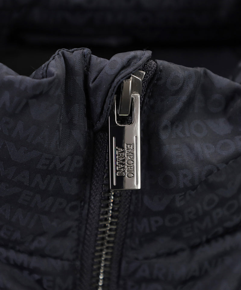 EMPORIO ARMANI ナイロン／再生ダウンロゴレタリングASVノースリーブパファージャケット